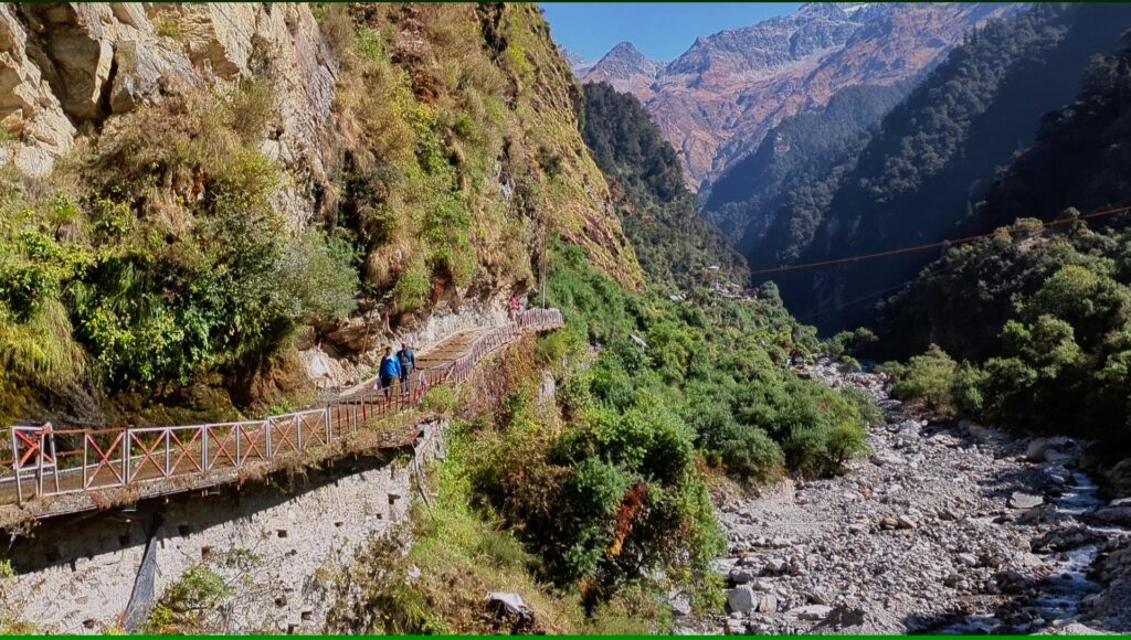 Gradual incline initially to Yamunotri